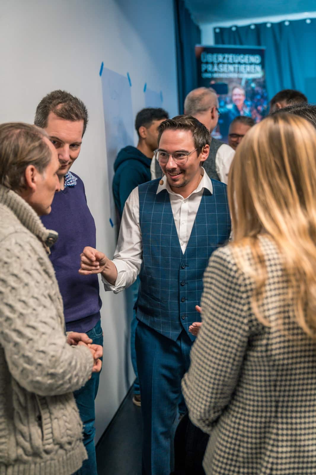 Dan Berlin im Gespräch mit Teilnehmern